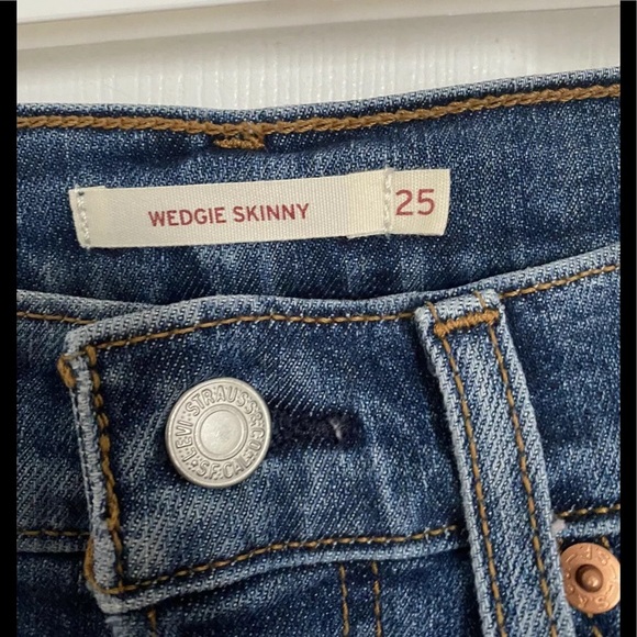 Levi’s Wedgie Jeans - Picture 5 of 6